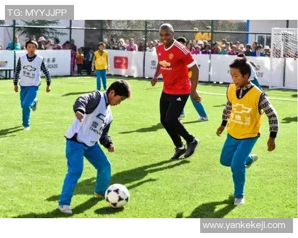 全是足球明星的潮流服饰让你瞬间变身球场焦点