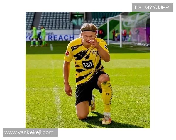 黄色长发的足球明星如何在赛场上展现独特魅力与个人风格